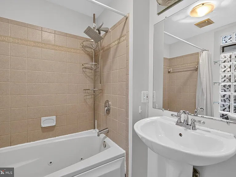 1427 Chapin St NW #204 — Photo 16