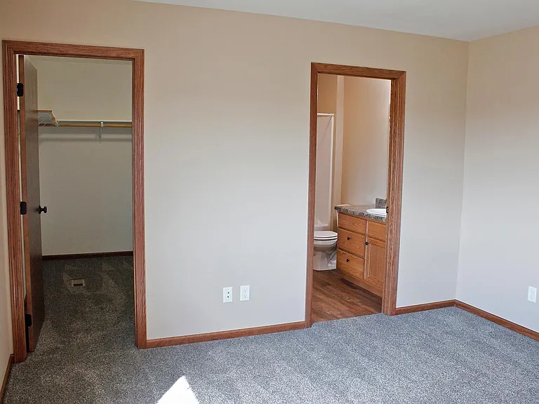 502 W 5th St — Photo 14