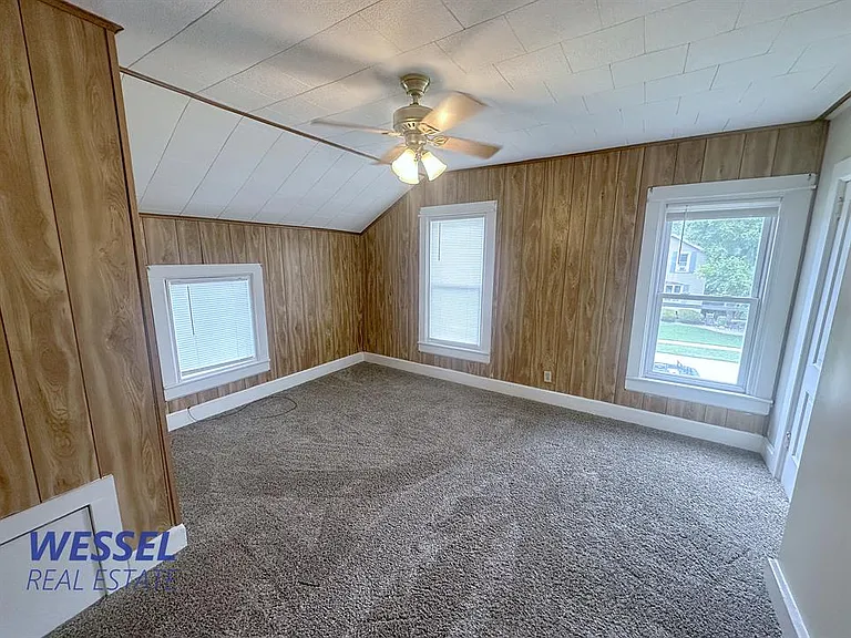 902 N Vernon St — Photo 7