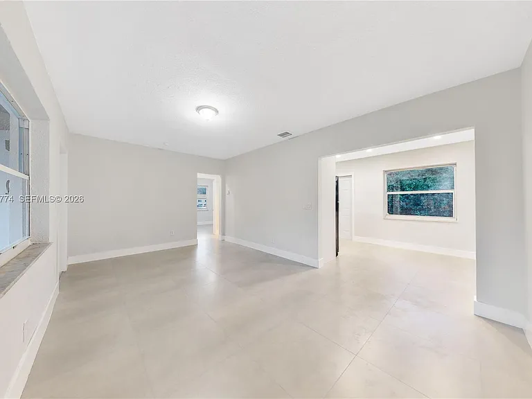 11702 NW 1st Ave #11702 — Photo 5