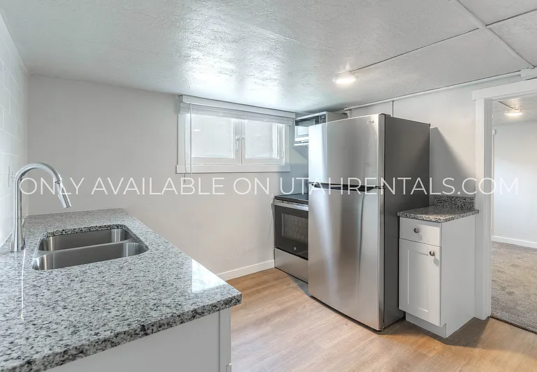 233 W 400 N — Photo 5