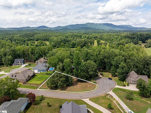 3rd image of 211 Lord Byron Ln