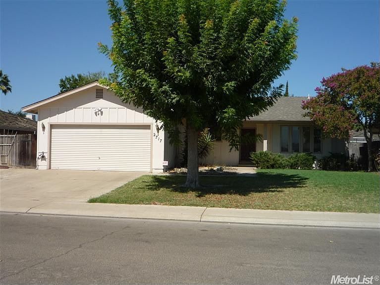 2nd image of 2717 Christy Ln