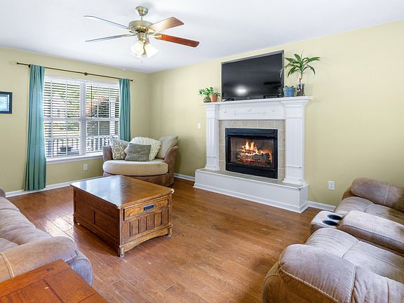 4th image of 5585 Sarah Dr