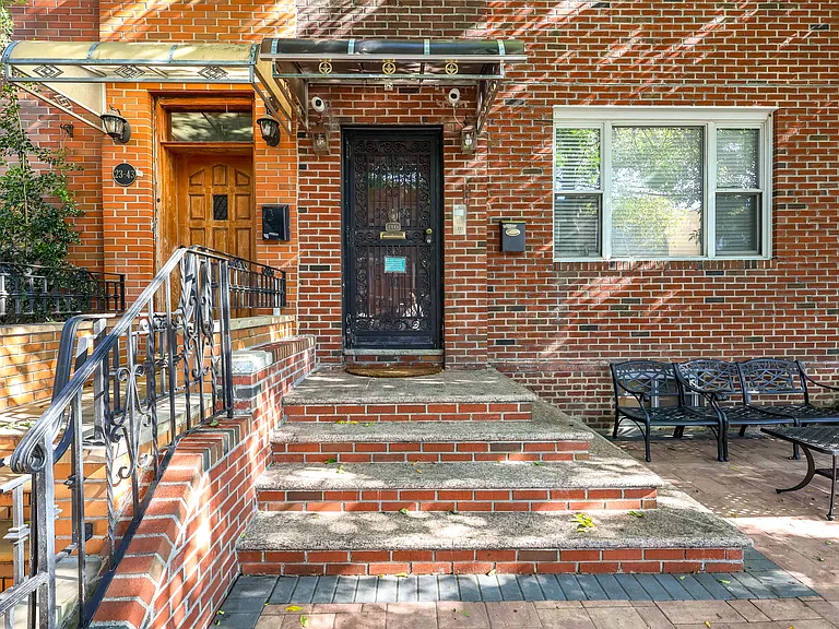 23-45 24th St #2R — Photo 3