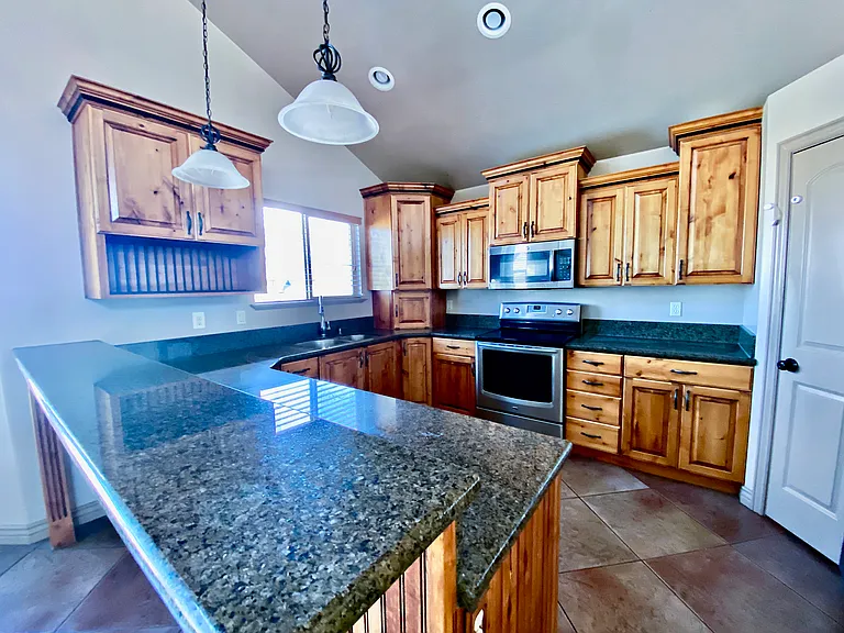 2410 E View Dr — Photo 8