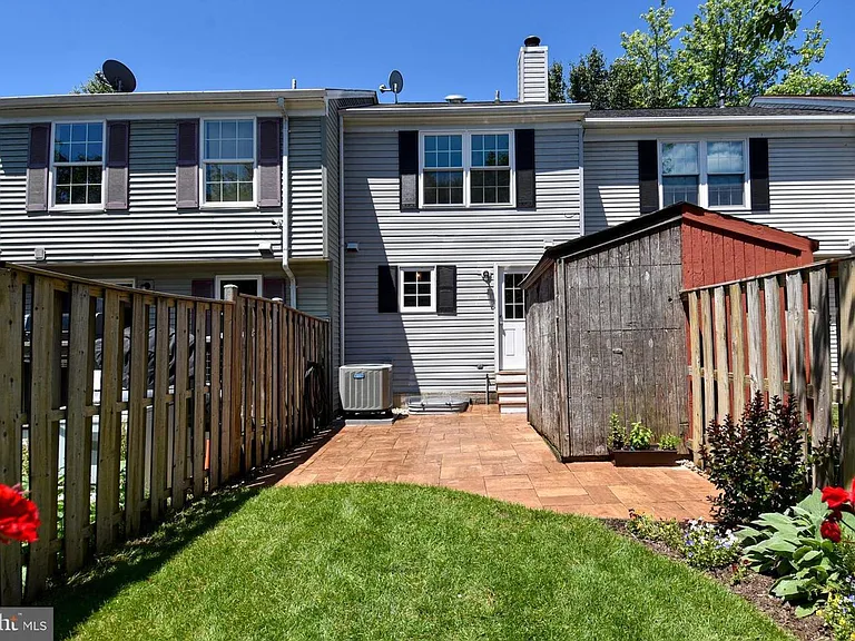 27 Marian Ct — Photo 31
