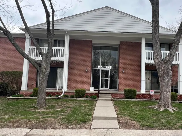 42720 Sheldon Pl APT 143, Clinton Township, MI 48038