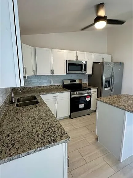 1105 NE 6th Pl — Photo 2