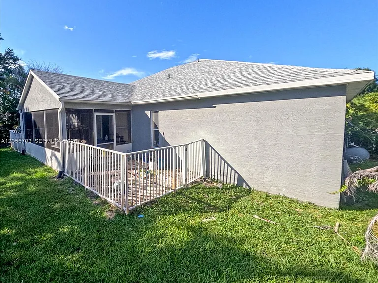 1834 SW Gemini Ln — Photo 3