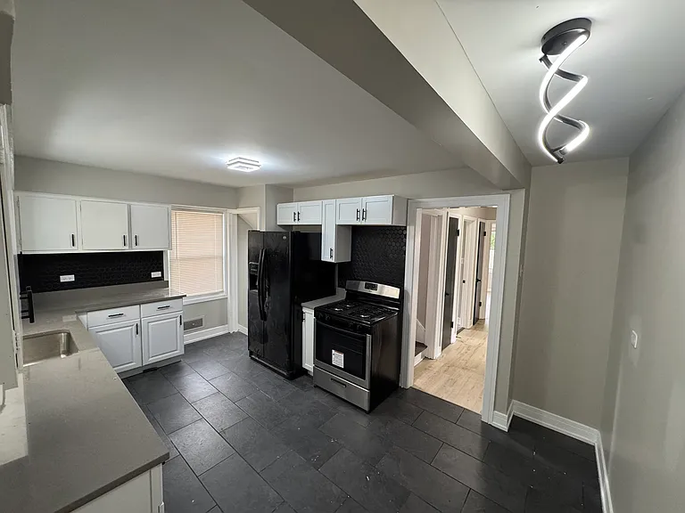 16439 Cottage Grove Ave — Photo 12