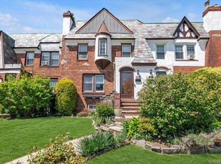 376 Cochran Place, Valley Stream, NY 11581