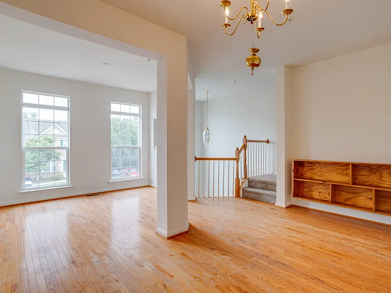 103 Buttonwood Ct — Photo 5