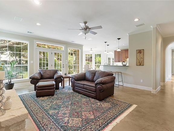 4th image of 3 Windwood Ct