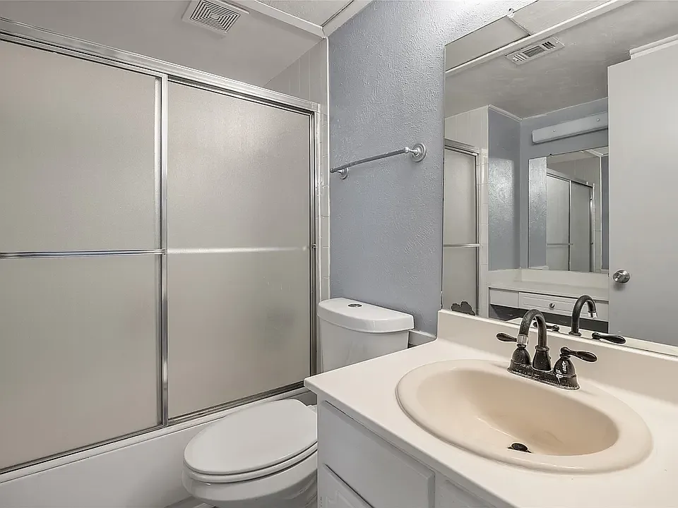 1 bed, $1,000 — Photo 1