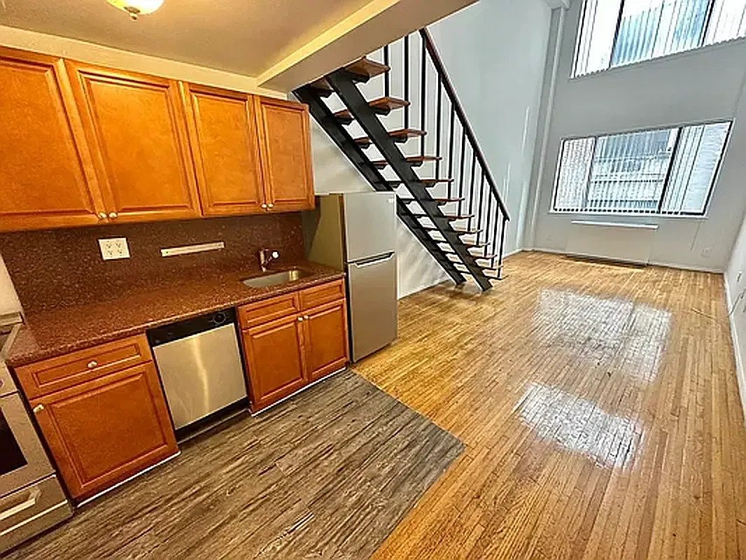 122 East 13th Street — Photo 1