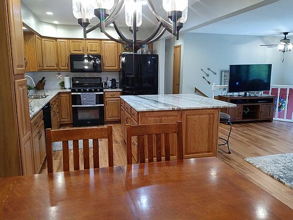 5th image of 7510 Glenwood Cir