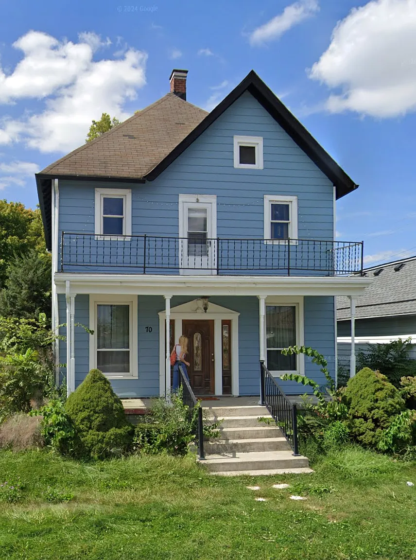 3 bed, 2000 sqft, $1,800 — Photo 1