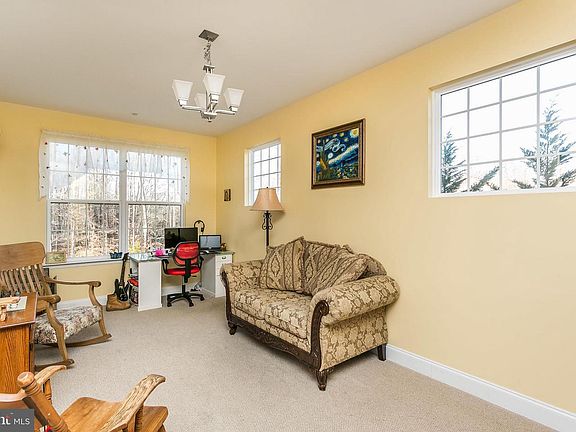 5th image of 813 Cortland Ct