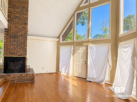 3rd image of 658 Barton Rd