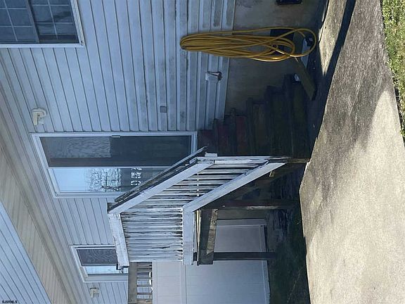 4th image of 2125 N Missouri Ave