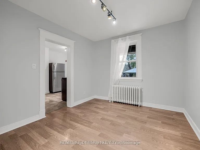 35 Bayfield Ave — Photo 6