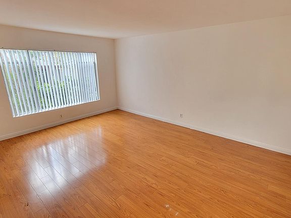 3rd image of 915 Edgewood St #212