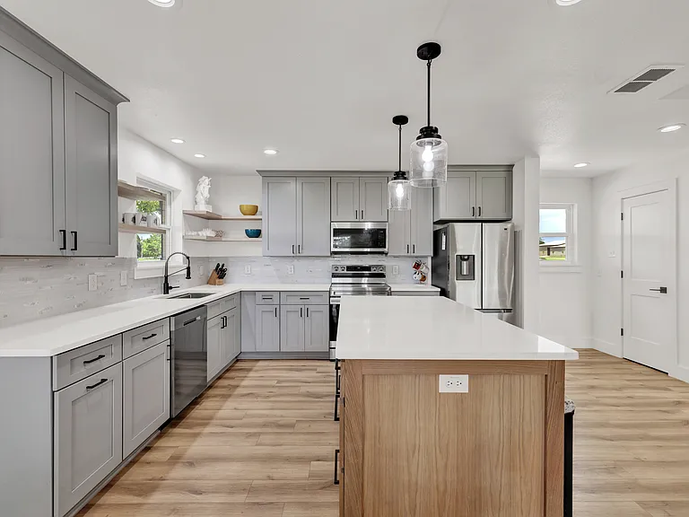 1901 Melissa Ln — Photo 15
