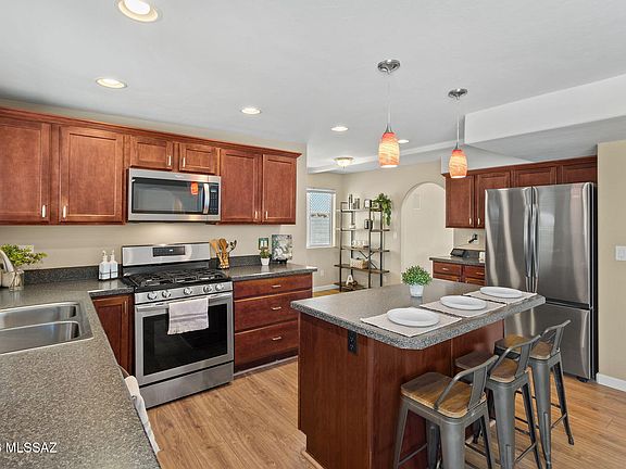 2nd image of 2831 S Beechwood Ave