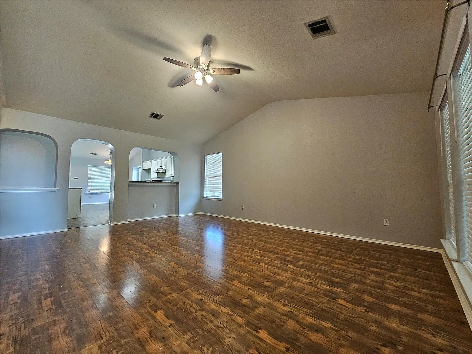 4 bed, 2.0 bath, 1630 sqft, $1,995 — Photo 4