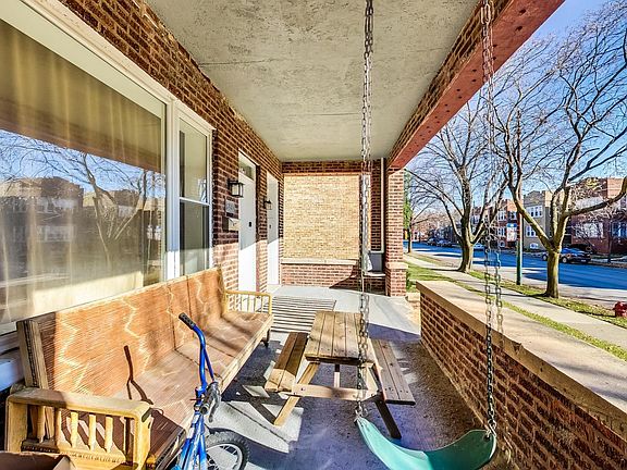 5th image of 5330 W Montrose Ave