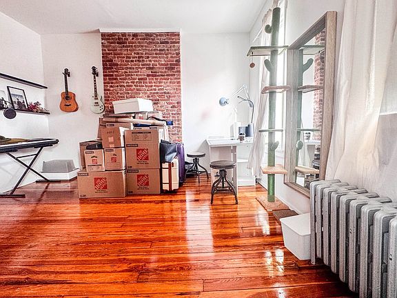 5th image of 3050 32nd St #2