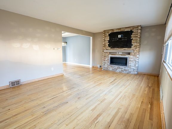 2nd image of 3930 Davenport Ave