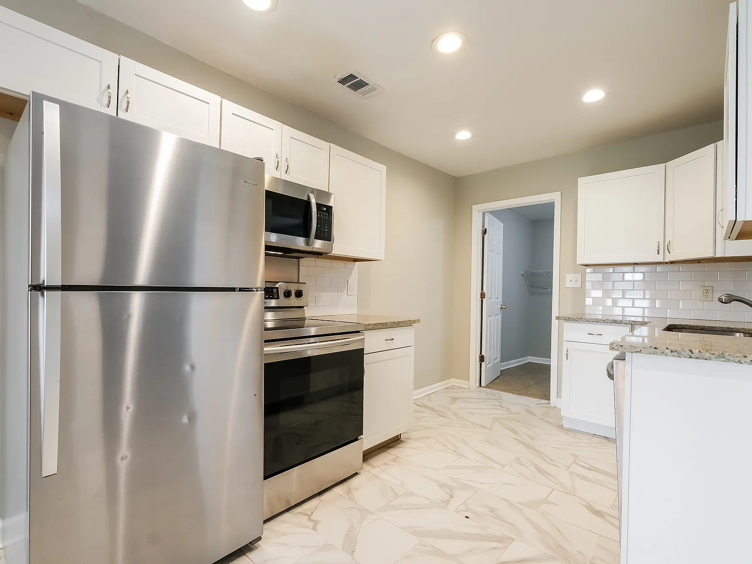 4 bed, 2.0 bath, 1400 sqft, $1,975 — Photo 4