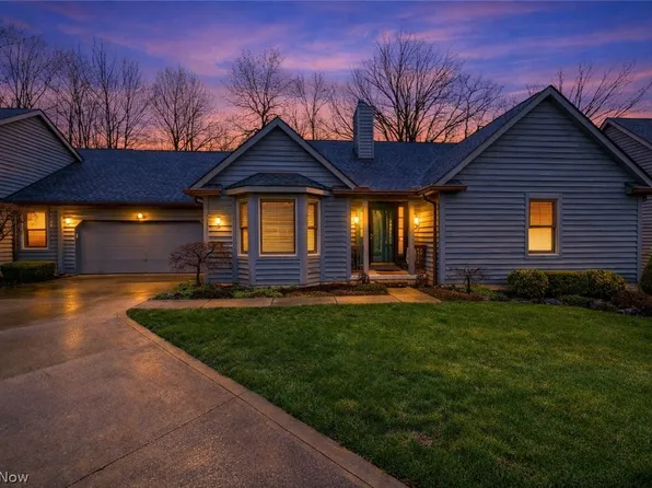 9083 Woodcrest Dr, Brecksville, OH 44141