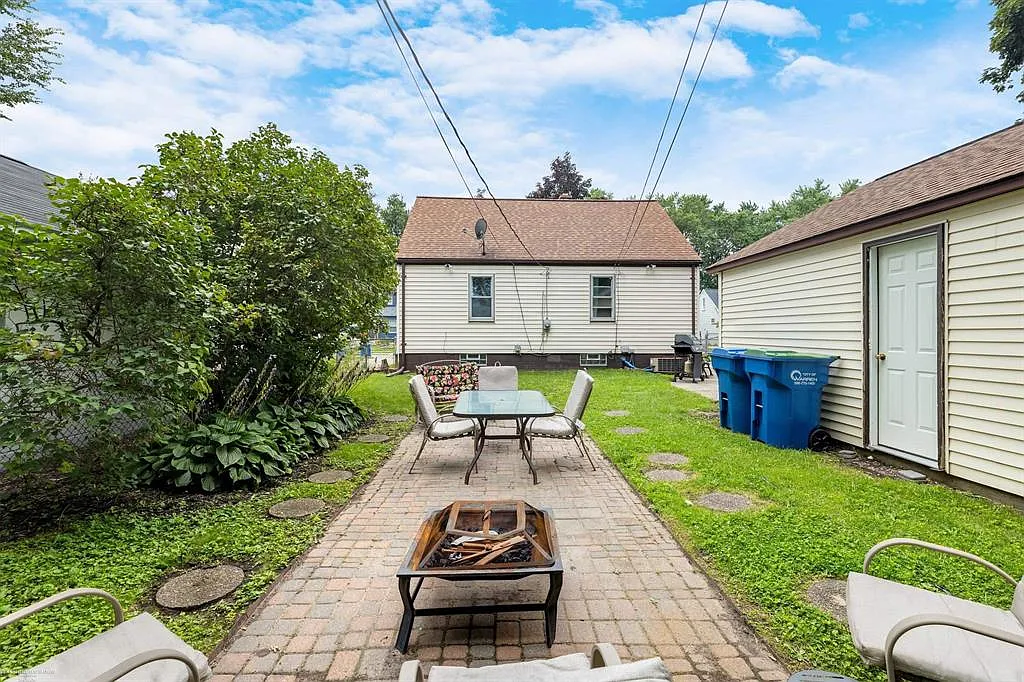 Building Photo - 21924 Cyman Ave