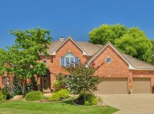 8136 Clearwater Dr, Parkville, MO 64152