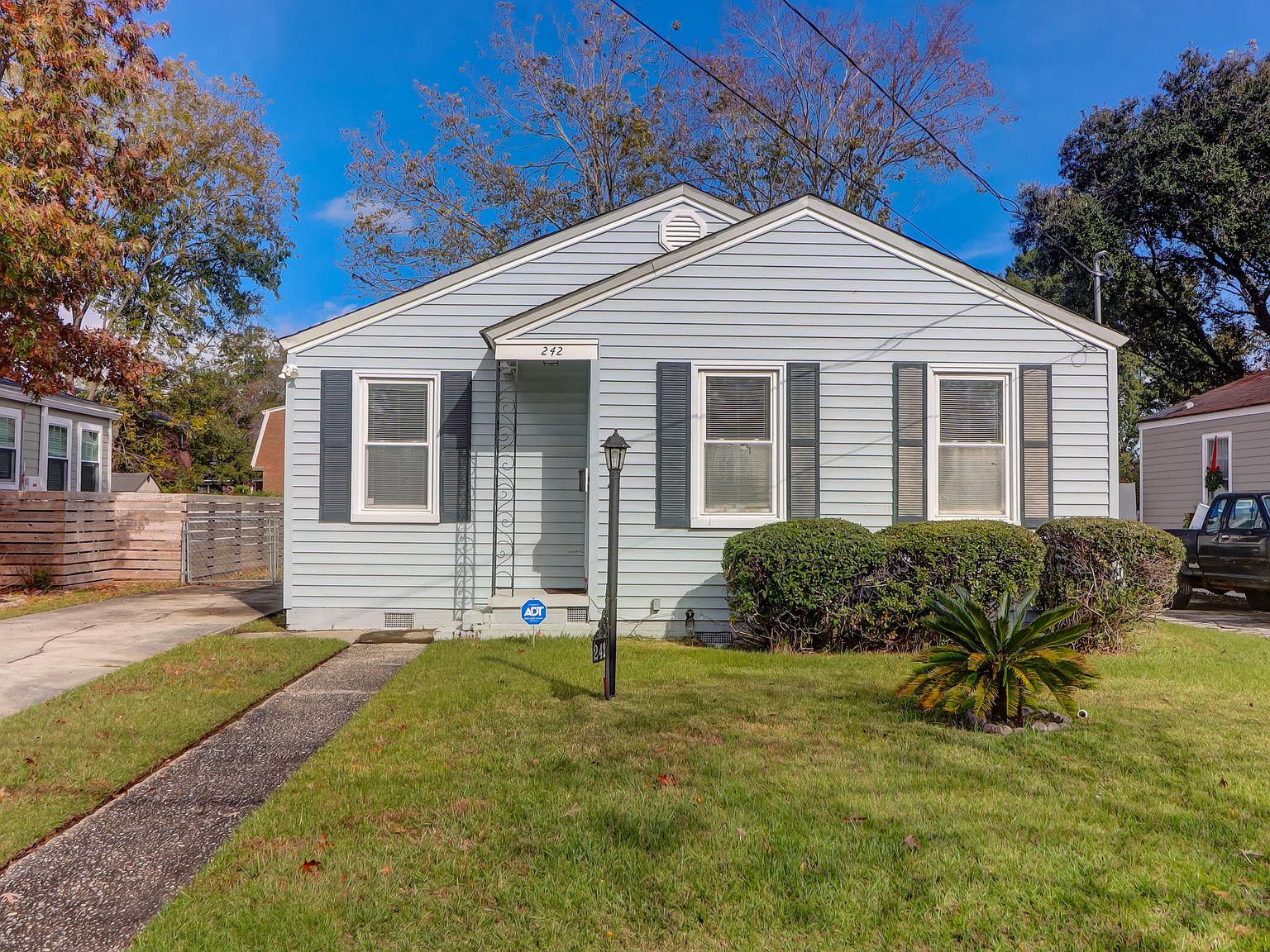 242 W Poplar St Charleston Sc 29403 Mls 20032068 Zillow