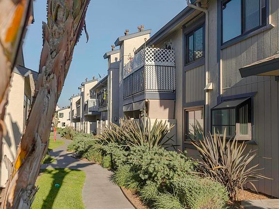 3rd image of 12650 Lakeshore Dr Unit 160