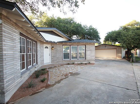 3rd image of 2517 W Gramercy Pl