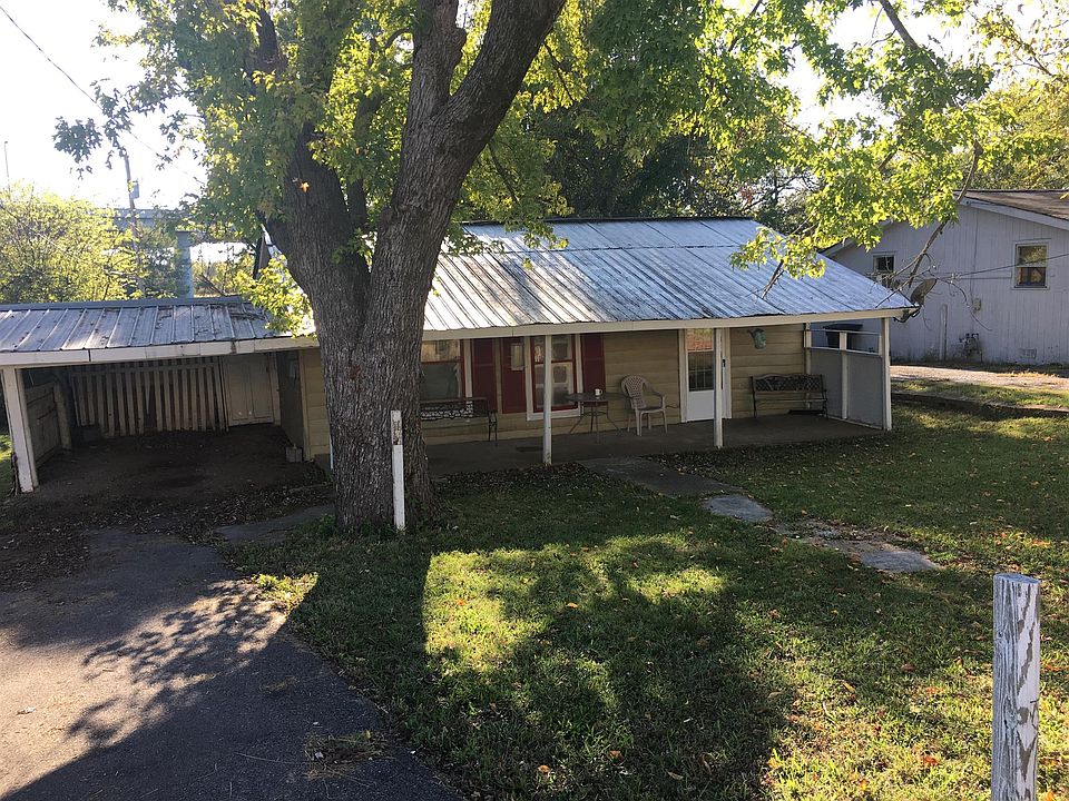2nd image of 1015 W College St