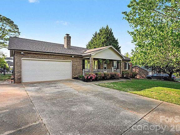 5th image of 1451 31st Street Pl NE