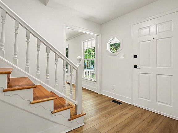 2nd image of 102 Amesbury Ln