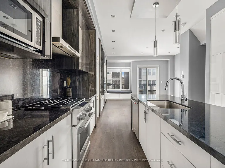 3910 Major Mackenzie Dr — Photo 19