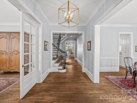 3rd image of 3533 Blackhorse Ln