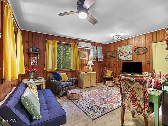 3rd image of 180 Valley Lane