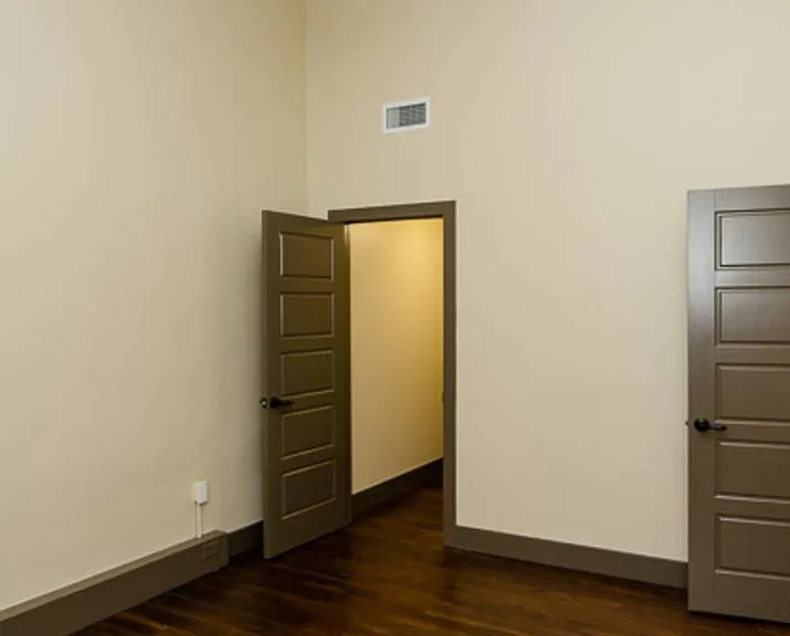 203 W Commercial St #2F — Photo 11