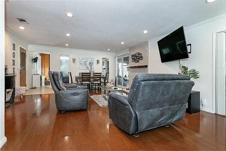 3rd image of 23029 Covello St