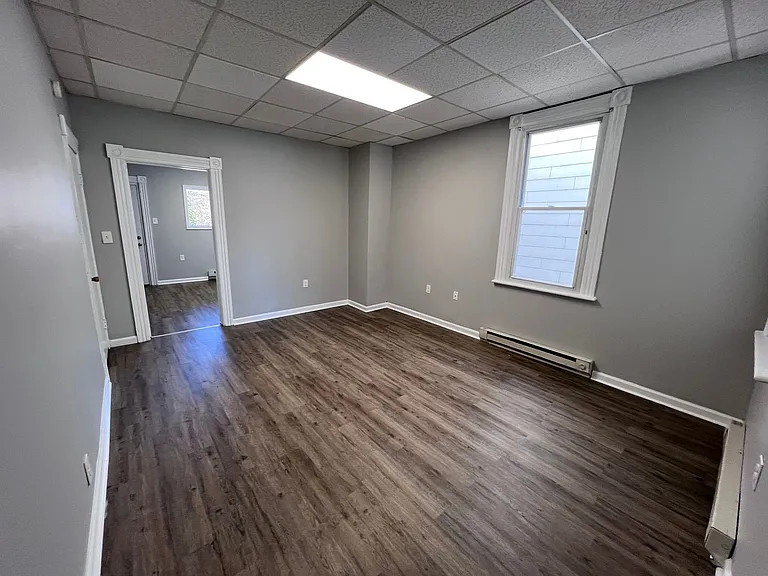 406 E Washington St — Photo 12