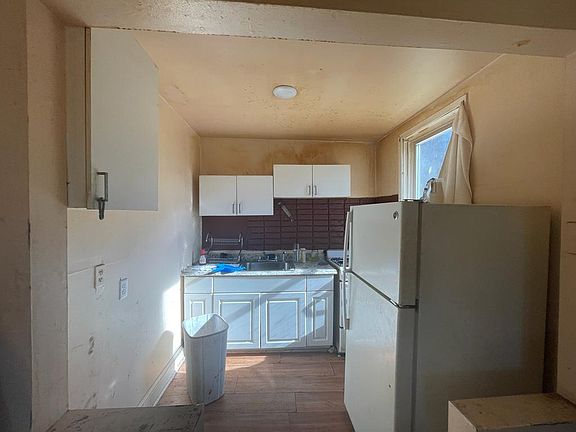 4th image of 52 Westside Ave #1-4
